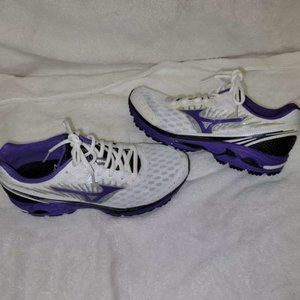Mizuno wave rider 16